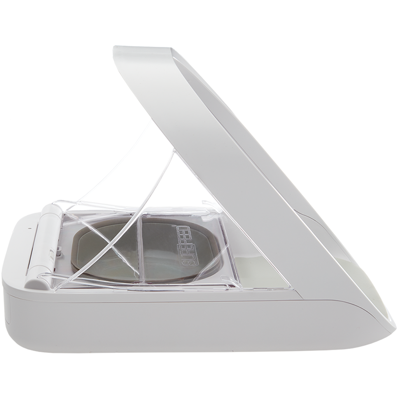 Moderne witte flatbedscanner met open deksel en transparant glazen oppervlak voor het scannen van documenten.