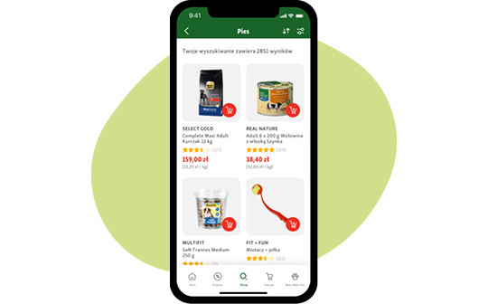 Ekran smartfona z aplikacją do zakupów dla zwierząt, pokazujący różne produkty dla psów, takie jak karma i zabawki.