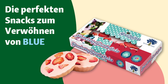 DE_KW04_Valentinstag_LW_OS.6er_2 Verpackung von BLUE Strawberry Cheesie Cake mit zwei runden Snacks und Erdbeerstücken, perfekte Snacks zum Verwöhnen
