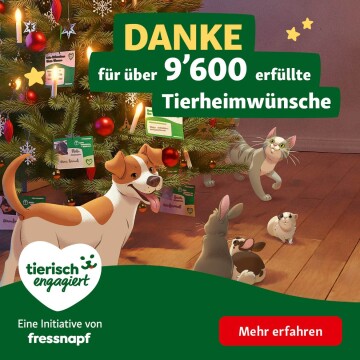 Illustration eines festlich geschmückten Weihnachtsbaums mit Kerzen und roten Kugeln, umgeben von einem glücklichen Hund, einer neugierigen Katze, zwei Kaninchen und einem Meerschweinchen, mit dem Text