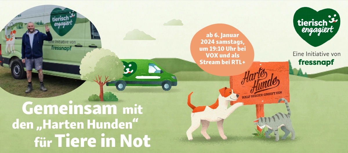 Mann steht neben grünem Van mit „tierisch engagiert“-Logo, Hund und Katze vor „Harte Hunde“-Schild, Ankündigung der Tierschutzsendung ab Januar 2024 auf VOX und RTL+.