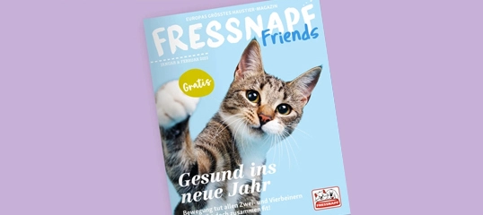 Cover des FRESSNAPF Friends Magazins mit einer Nahaufnahme einer getigerten Katze und dem Titel „Gesund ins neue Jahr“