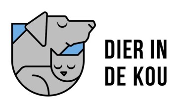 Minimalistisch logo met een slapende grijze hond en kat, tekst “Dier in de Kou” – dierenbescherming bij kou.