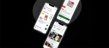 Trzy smartfony pokazujące różne ekrany aplikacji mobilnej z profilami użytkowników, listami produktów i treściami multimedialnymi, nowoczesny design z zielonym akcentem.