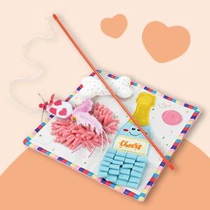 Buntes Katzenspielzeug-Set mit Spielmatte, flauschigem Pompon, Maus mit Herzen und interaktivem Angelspielzeug