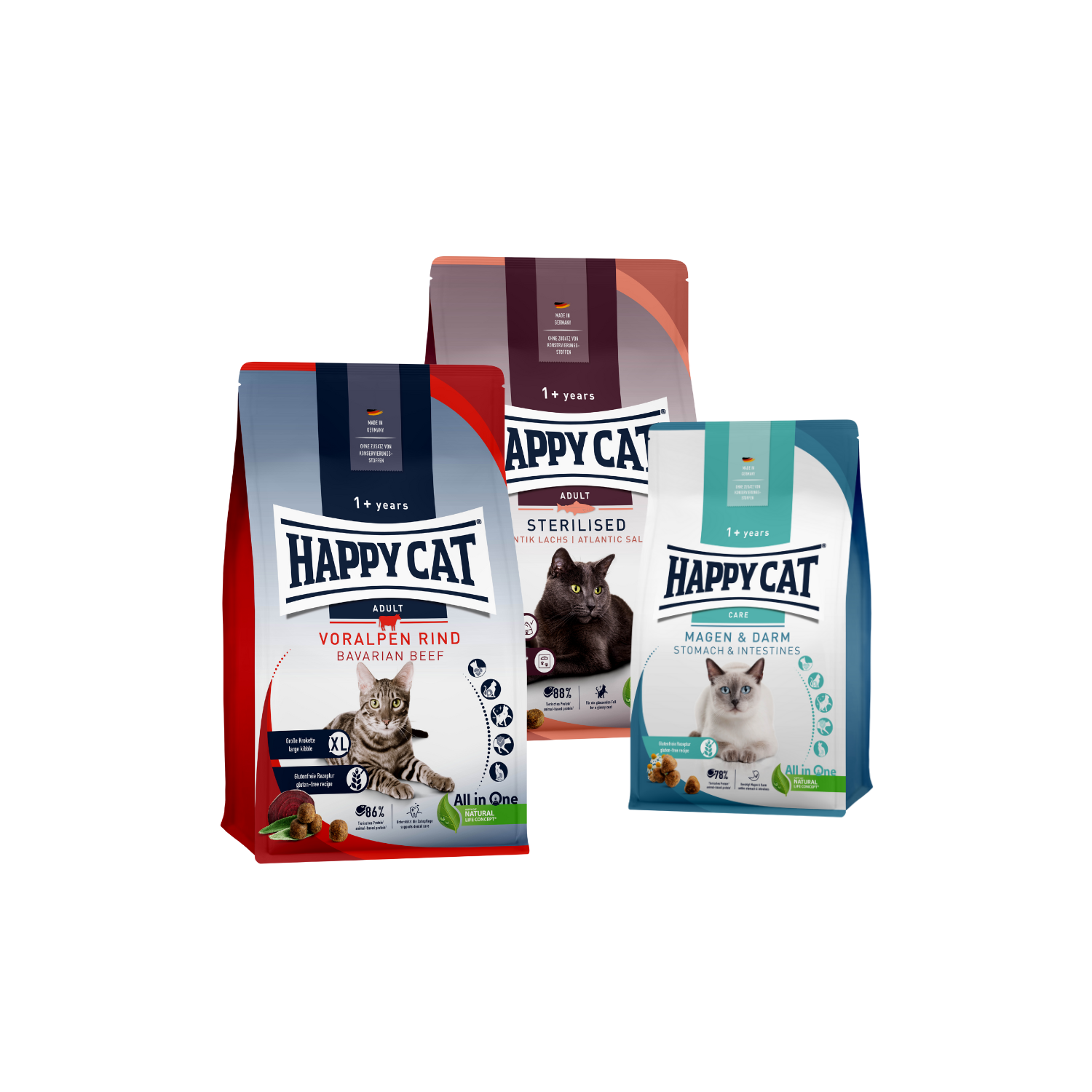 Abgebildet sind drei Packungen Katzentrockennahrung in den Sorten Voralpenrind 1,3 kg, Atlantik Lachs 1,3 kg und Magen Darm 300 g der Marke Happy Cat.