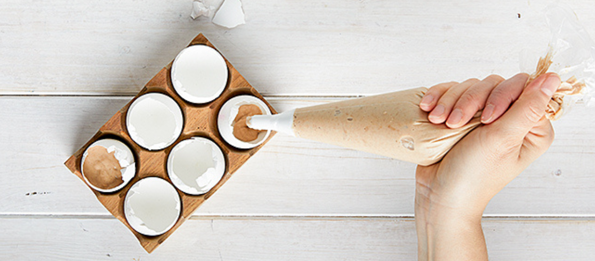 DIY-Hund-Ostersnack-gefuellte-Eier-Step-4-1200x527