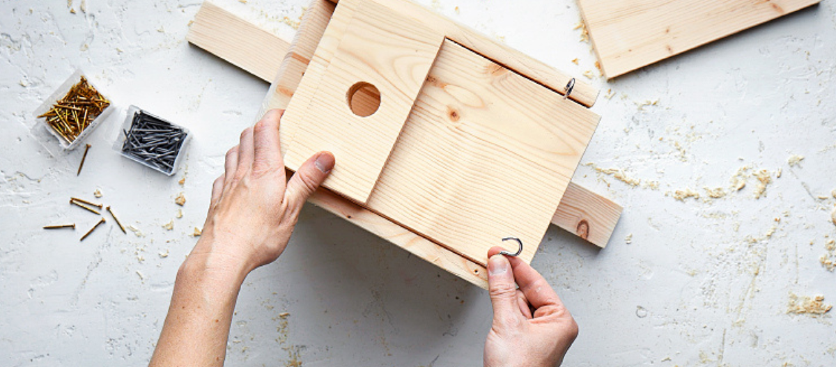 DIY-Wildtier-Vogel-Nistkasten-Vogelhaus-Step-10-1200x527