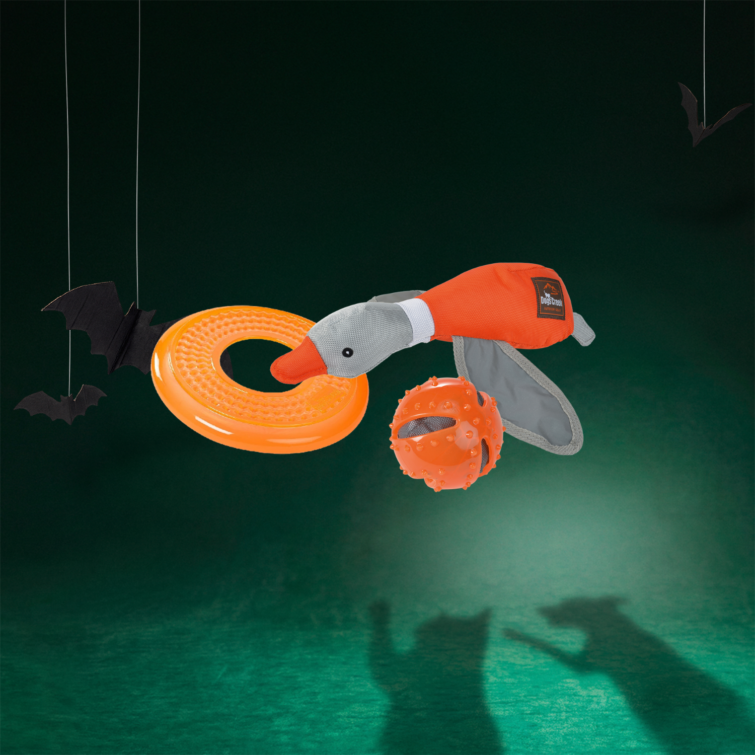 L'image représente des jouets pour chien de la marque DOGS CREEK: un frisbee, une balle et un canard.