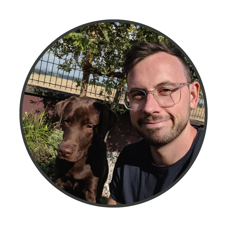 Miniaturbild-Fressnapf-Autor-Tobias-Zuell-900x900 Fressnapf Autor Tobias Züll mit seinem Hund.