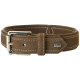 Braunes Lederhalsband für Hunde mit weißen Nähten und einer silbernen Schnalle, mit einem kleinen "HUNTER"-Logoanhänger.