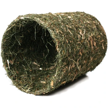 Ein zylindrischer Heutunnel für kleine Haustiere, aus getrocknetem Gras und Holzspänen, ideal zum Kauen und Verstecken.