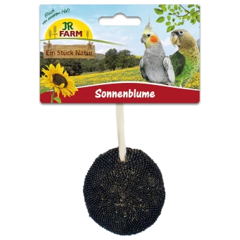 Ein sonnenblumenförmiger Vogelsnack von JR FARM, mit einem schwarzen Samendesign, mit einer Aufhängeschnur und einem bunten Hintergrund von Vögeln und Sonnenblumen.