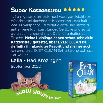 Bild von "Ever Clean" Katzenstreu mit einer Kundenbewertung, die die Qualität und Geruchskontrolle lobt, mit dem Gesicht einer Katze.