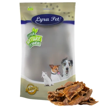 Lyra Pet Hundeleckerlis-Packung mit drei Hunden auf der Vorderseite, beschriftet mit "100% natürlich" und "Lyra Nature Power", mit einem Haufen Leckerlis davor.