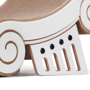 Nahaufnahme eines Haustierschuhs mit einem strukturierten braunen Obermaterial und einer weißen dekorativen Sohle mit einem Wirbelmuster und Belüftungslöchern.