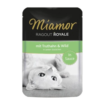 Miamor Ragout Royale Katzenfutterbeutel mit einer verspielten grauen Katze auf der Vorderseite, beschriftet mit "mit Truthahn & Wild in zarten Stückchen" und "In Sauce."