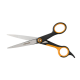 Fiskars-Edelstahlschere mit schwarz-orangen ergonomischen Griffen, sichtbares Fiskars-Logo auf der Klinge.