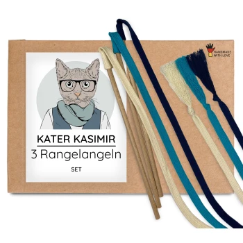 KATER KASIMIR Katzenspielzeug-Set: 3 Holzstäbe mit blau-cremefarbenen Quasten; Etikett trägt außerdem 'Handmade with Love'.