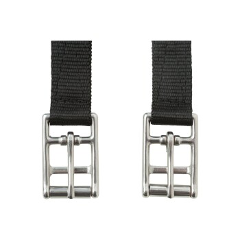 Schwarze Hundehalsbandriemen mit silbernen Metallschnallen, vor einem weißen Hintergrund präsentiert.