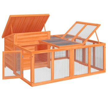 Holzaußenkaninchenstall mit einem geräumigen geschlossenen Bereich, Maschendrahtpaneelen und zwei klappbaren Dächern für einfachen Zugang.