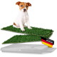 Jack-Russell-Welpe auf Kunstrasenpolstern über einer grauen Auffangschale; Anhänger 'DESIGNED IN GERMANY' und die Schale zeigt 'PFOTENWUNDER'.