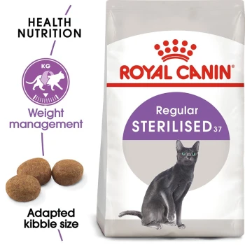Royal Canin Regular Sterilised cat food bag featuring a gray cat, adapted kibble size, and claims for health nutrition and weight management.