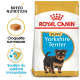 Sac de nourriture pour chiens Royal Canin Puppy Yorkshire Terrier mettant en vedette un petit chiot Yorkshire Terrier, avec un texte soulignant la nutrition de la race et le soutien immunitaire.