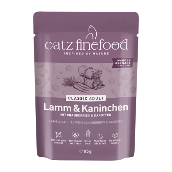 Lila Beutel von catz finefood Classic Adult – Lamm & Kaninchen mit Preiselbeeren und Karotten, 85 g