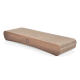 Holz-Katzenkratzbrett mit einem geschwungenen Design und einer strukturierten Kratzfläche, mit einem kleinen Baum-Logo.