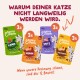 Edgard Cooper Nassfutter-Beutel (85 g) auf Display mit deutscher Überschrift, dass Katzen nicht langweilig werden, und Fußzeile '12 Beutel'