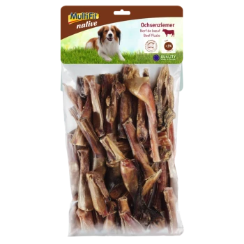 Un sac en plastique transparent rempli de divers pizzles de boeuf, étiqueté "Mulitfit native" et "Ochsenziemer," avec un sceau d'assurance qualité.