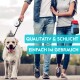 Ein Paar geht mit einem Hund an der Leine in einem Park, mit Textüberlagerung, die "QUALITATIV & SCHLICHT" und "EINFACH IM GEBRAUCH" besagt.