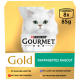 Die Verpackung von Purina Gourmet Gold Katzenfutter zeigt eine flauschige weiße Katze und Geschmäcker: Huhn & Karotten, Rind & Tomaten, Lamm & grüne Bohnen, Pute & Spinat.
