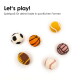 Sechs Filz-Katzenspielzeugbälle, gestaltet wie Sportbälle, mit sichtbarem Text „Let's play! Spielspaß für deine Katze in sportlichen Formen“.