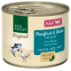 Dosenfutter für Haustiere mit der Aufschrift "Real Nature Original", das Thunfisch und Hähnchen mit Leinsamenöl enthält, geeignet für erwachsene Katzen.