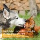 Ein Husky leckt spielerisch das Gesicht einer entspannten orangefarbenen Katze, mit Textüberlagerung: "Natürliche Unterstützung des Magen-Darm-Trakts."