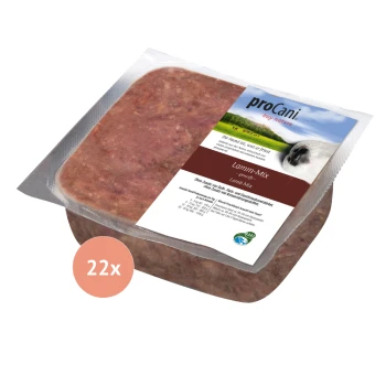 Verpacktes Hundefutter mit der Bezeichnung "proCani Lamm-Mix" und einem Foto eines Schafes, mit einem grünen Landschaftshintergrund und einem "22x"-Abzeichen.