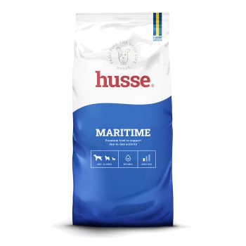 Sack Husse Maritime Hundefutter, blau-weißes Verpackungsdesign mit Aufschrift 'husse' und 'MARITIME premium food for day-to-day activity'.