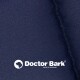 Logo von Doctor Bark, einer Marke für Haustierprodukte, auf einem strukturierten dunkelblauen Stoffhintergrund, mit dem Text "MADE IN GERMANY."