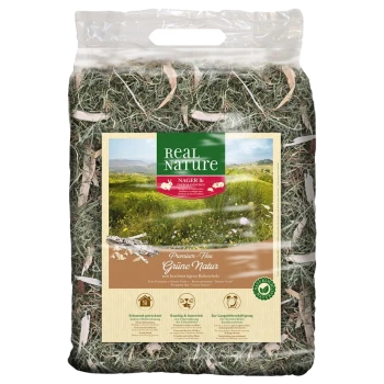Un sac transparent de foin vert étiqueté "REAL NATURE NAGER & ZIERKANINCHEN", avec des icônes pour la qualité premium et l'adéquation aux petits animaux.