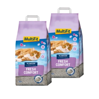 Zwei Tüten MultiFit Fresh Comfort Katzenstreu, mit einer entspannten orangefarbenen getigerten Katze auf der Vorderseite, mit den Etiketten "Klumpend" und "20l".