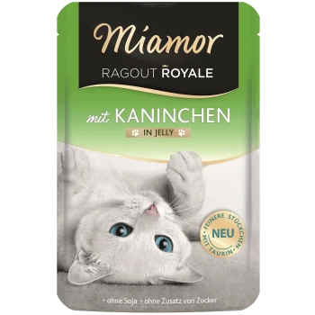 Miamor Ragout Royale kattenvoer zakje met een speelse witte kat met blauwe ogen, gelabeld 'mit Kaninchen in Jelly' en 'NEU.'