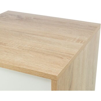 Nahaufnahme der Oberseite eines Futterlagerschranks für Haustiere aus hellem Holz mit glattem Finish und sauberen Kanten.