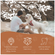 Ein Mann am Strand spielt mit einem glücklichen weißen Hund, der Intelligenz, Apportierfähigkeiten und Zahngesundheit fördert.