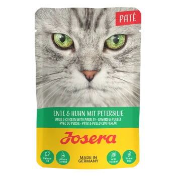 Beutel mit Josera Katzenfutter mit einer Nahaufnahme des Gesichts einer Katze, beschriftet mit "PATÉ" und "ENTE & HUHN MIT PETERSILIE" auf Deutsch.