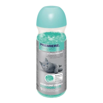 Flasche mit PREMIERE Pearls Deodorant für Katzen, mit einem Duft nach Meeresbrise, mit einem Bild einer grauen Katze und türkisfarbenen Gelperlen im Inneren.