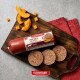 FLEISCHESLUST 'Purer Büffel' Futterrolle mit Kürbis, drei runden Scheiben auf einem Holzbrett.