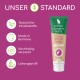 Tube mit Kätzchen-Vitaminpaste beschriftet mit 'KITTEN VITAMIN PASTE' und 'NATURAL KITTEN VITAL' sowie 'UNSER STANDARD' und deutschen Symbolen.