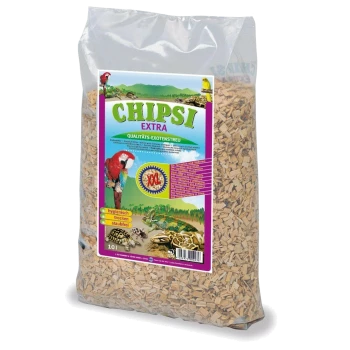 Transparenter Sack mit Holzstreu für Haustiere, bunte Etikette mit der Aufschrift 'CHIPSI EXTRA', XXL-Siegel und Abbildungen von Papagei und Reptil.